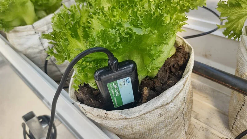 研几智能配电箱在环境监测场景中运行，支持宽温与工业物联网集成